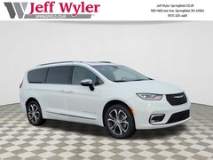 2026 Chrysler Pacifica PINNACLE AWD Passenger Van