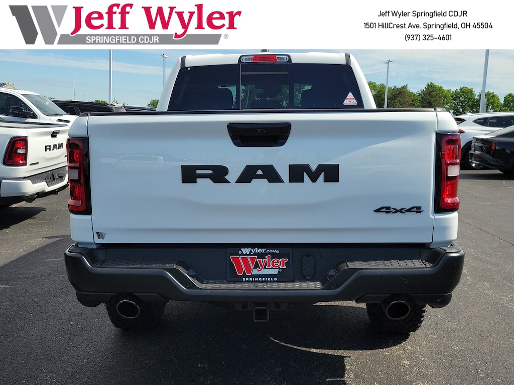 New 2026 Ram 1500 WARLOCK CREW CAB 4X4 5'7 BOX Pickup