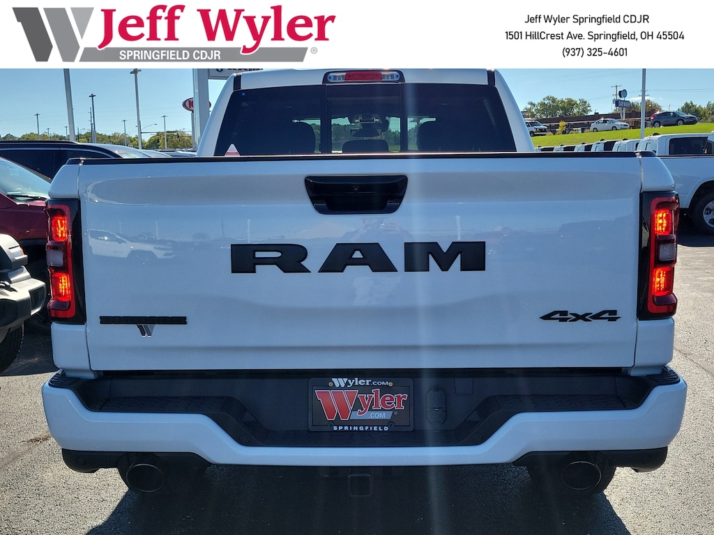 New 2026 Ram 1500 BIG HORN CREW CAB 4X4 5'7 BOX Pickup