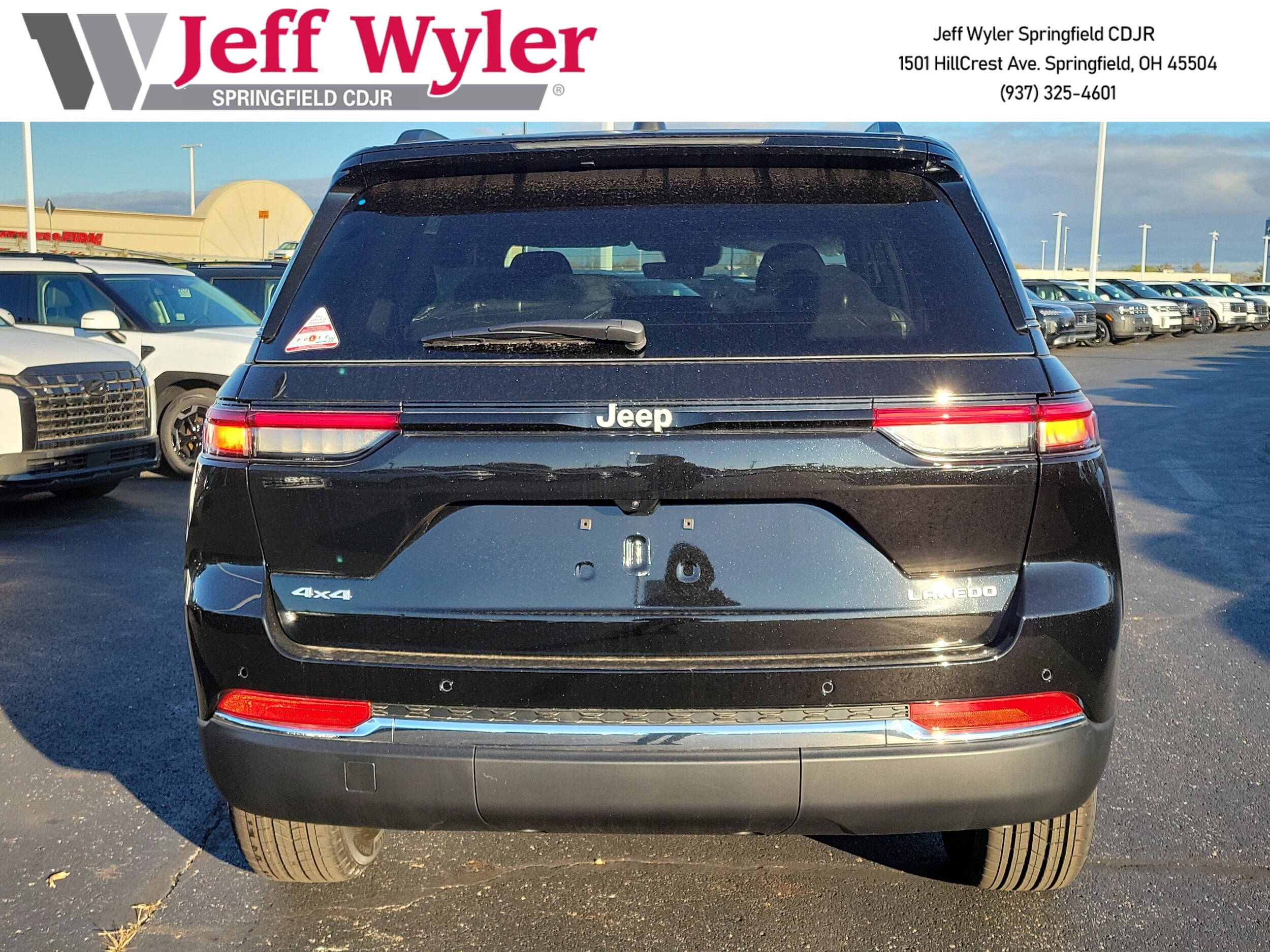 2025 Jeep Grand Cherokee Laredo photo 4