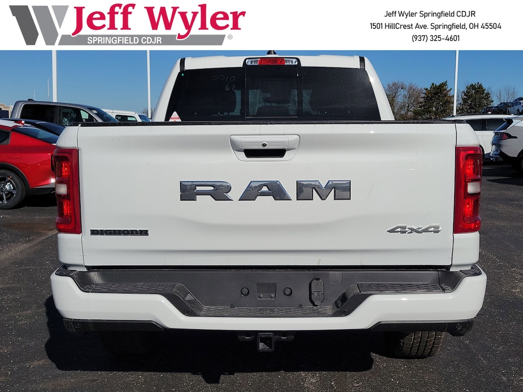 New 2025 Ram 1500 BIG HORN CREW CAB 4X4 5'7 BOX Pickup