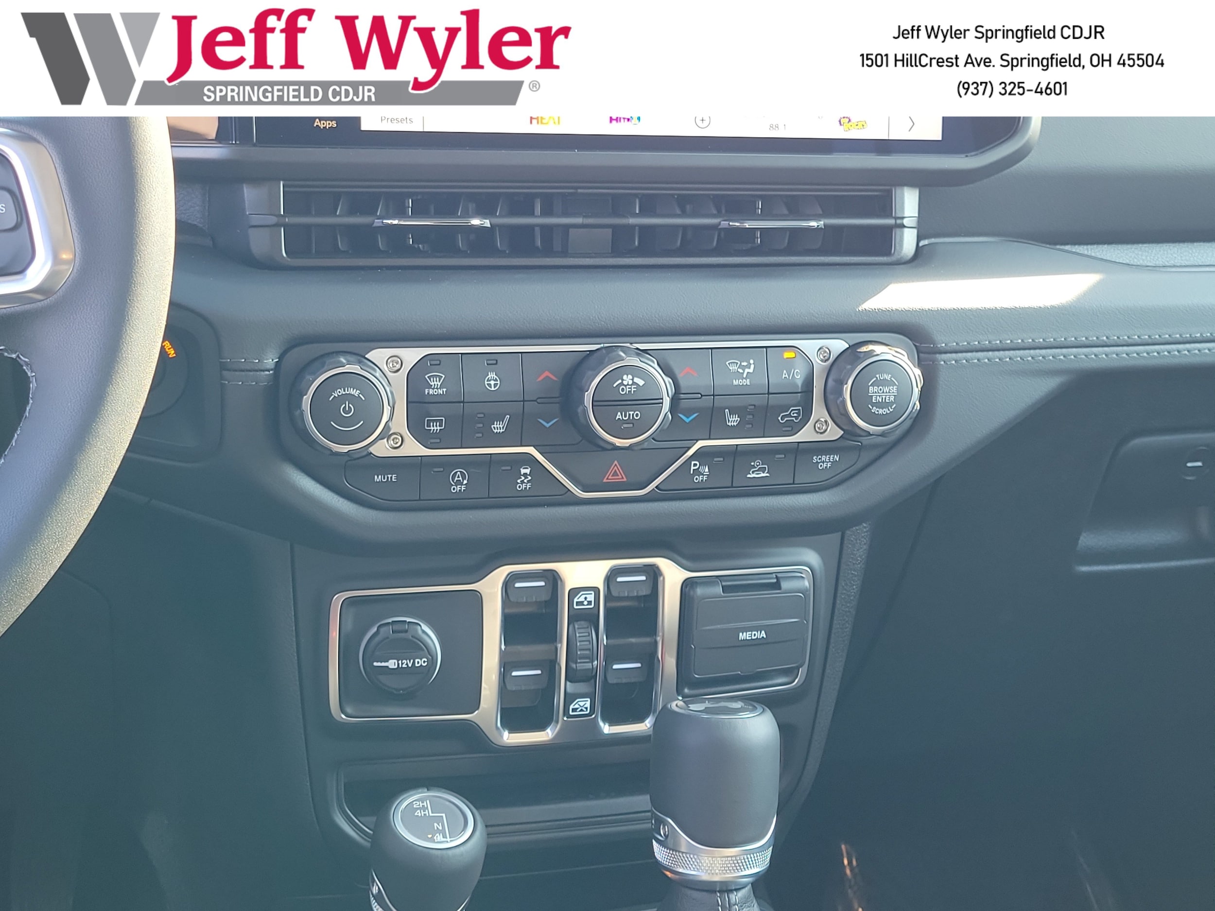 2025 Jeep Wrangler 4-Door Sahara - Photo 13