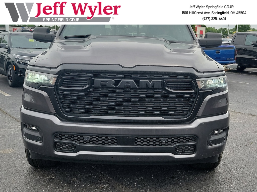 New 2026 Ram 1500 EXPRESS CREW CAB 4X4 5'7 BOX Pickup