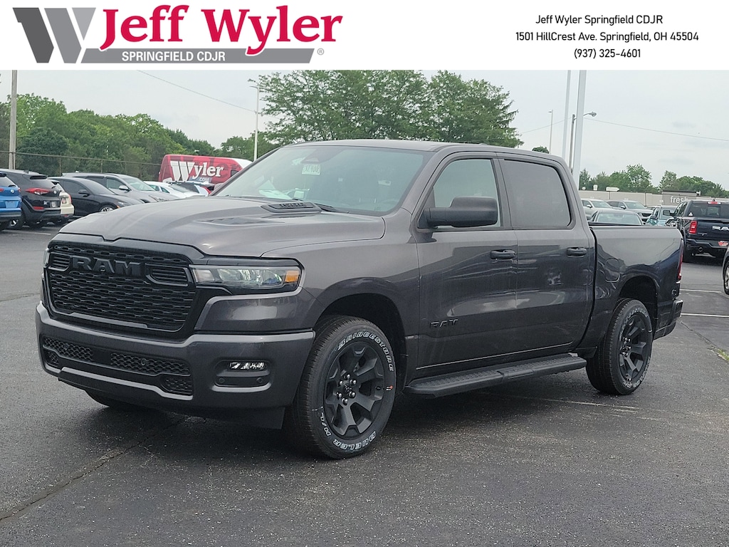 New 2026 Ram 1500 EXPRESS CREW CAB 4X4 5'7 BOX Pickup