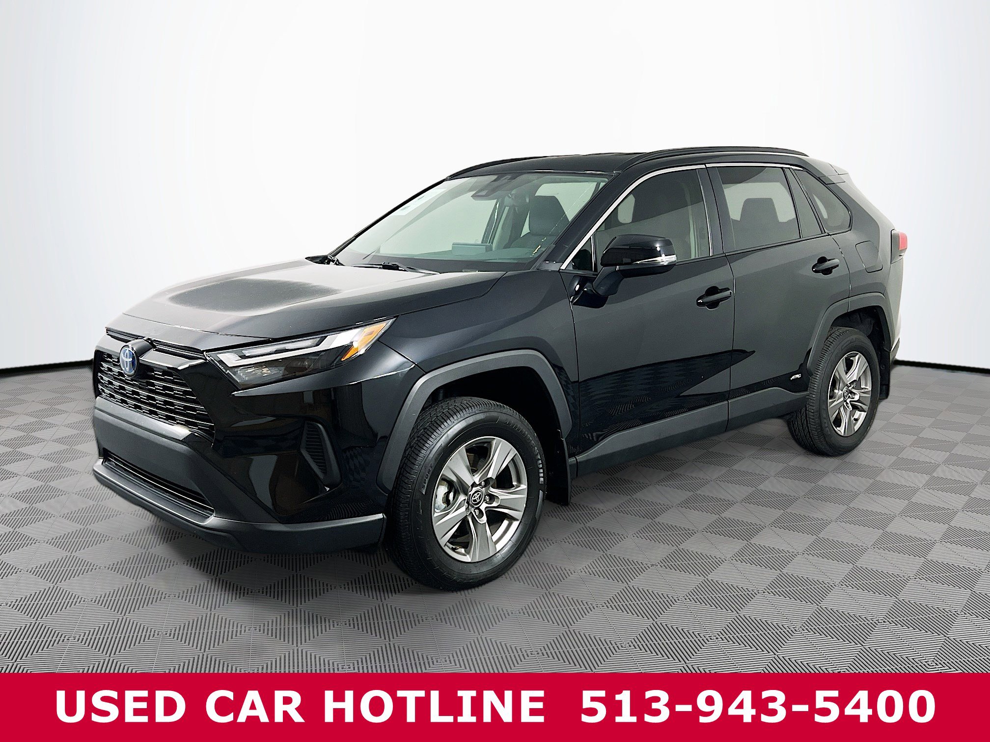 2024 Toyota RAV4 Hybrid XLE photo 2