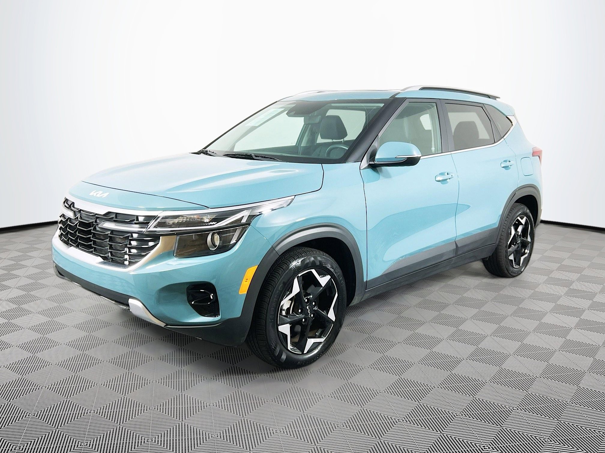 2024 Kia Seltos EX photo 2