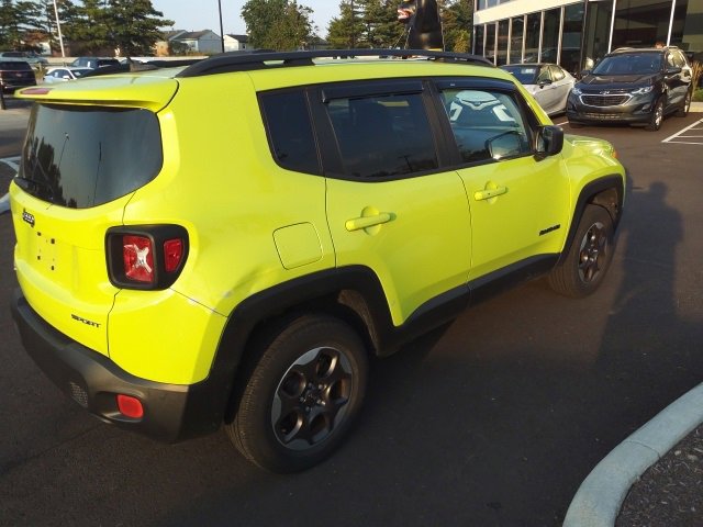 2017 Jeep Renegade Sport photo 2