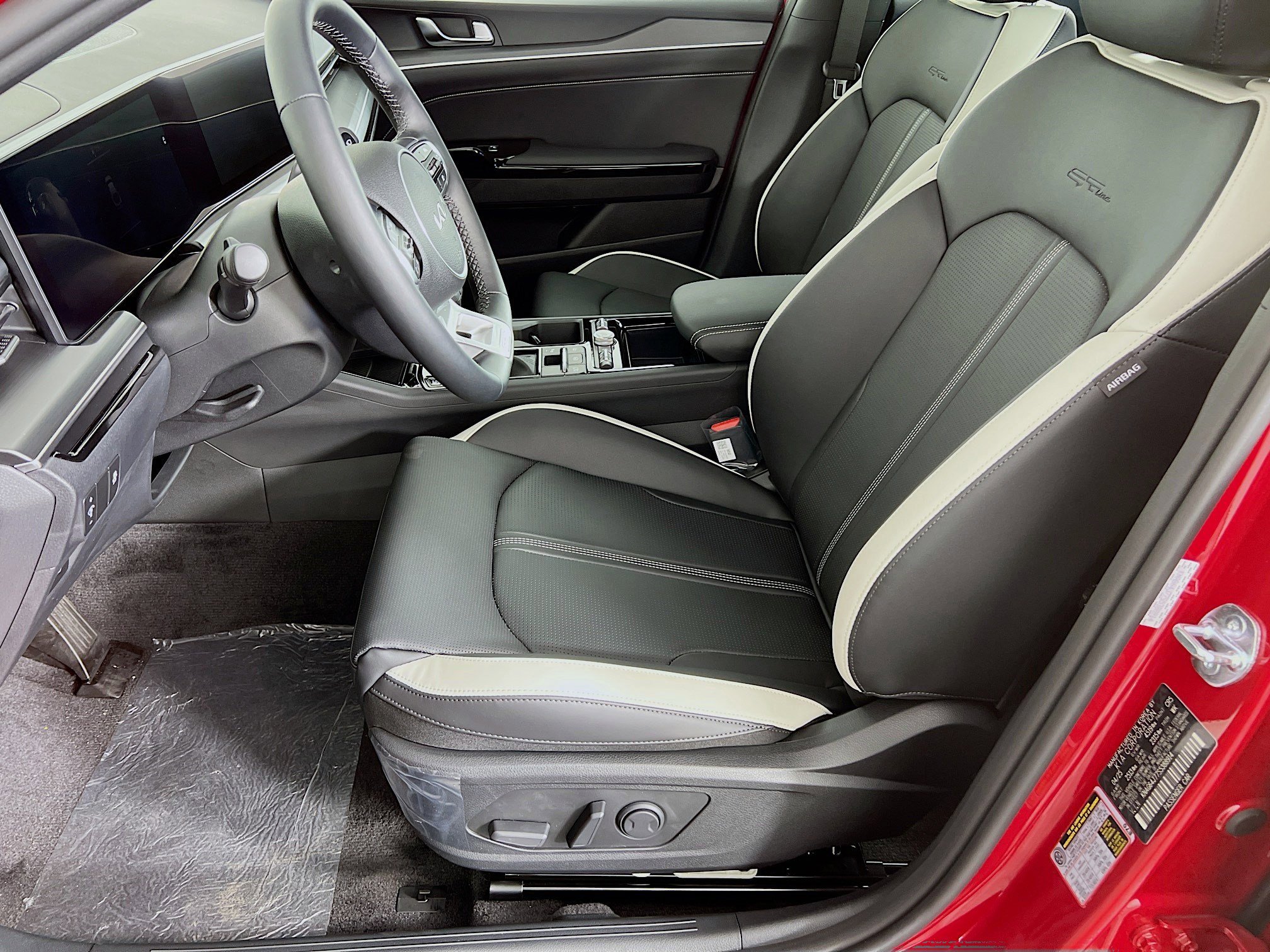 2025 Kia K5 GT-Line photo 3