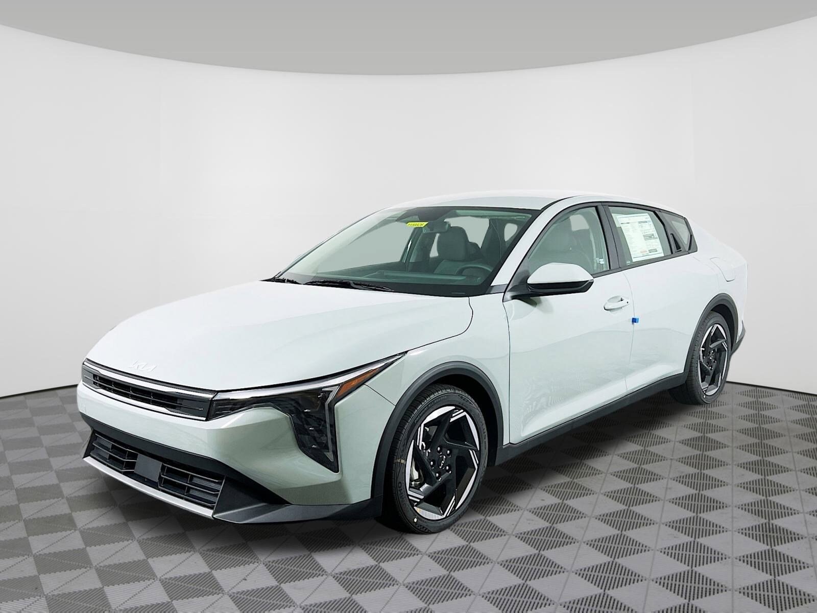 2025 Kia K4 EX photo 2