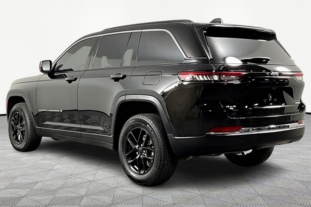 Used 2024 Jeep Grand Cherokee Laredo X SUV