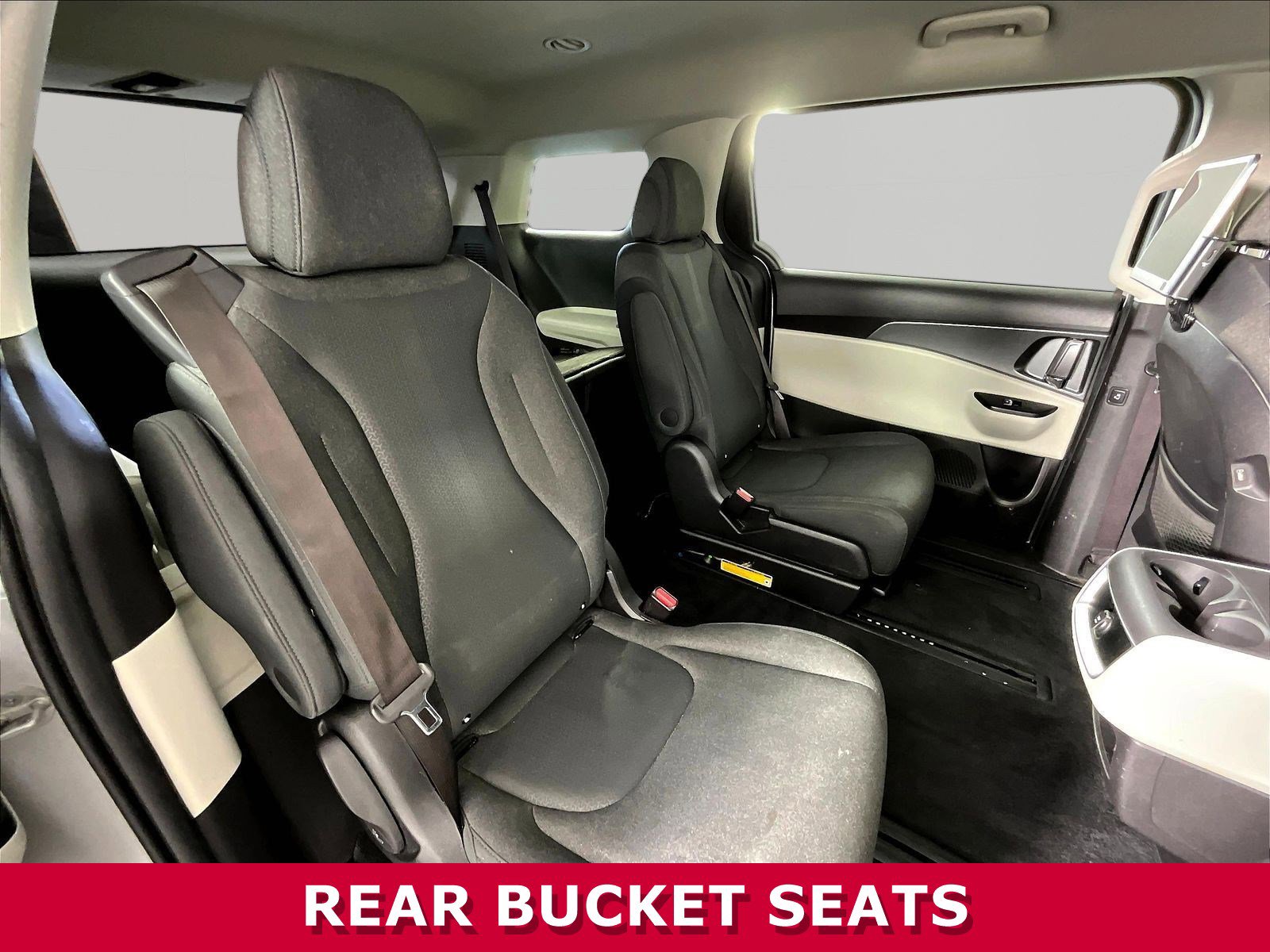 2022 Kia Carnival LX - Photo 25