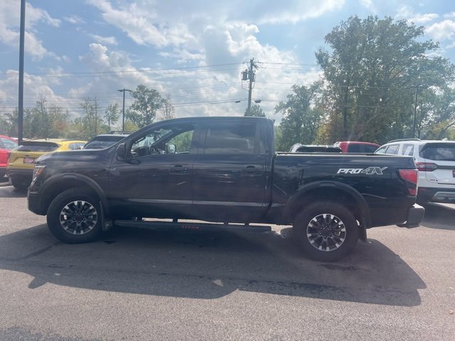2024 Nissan Titan PRO-4X photo 3