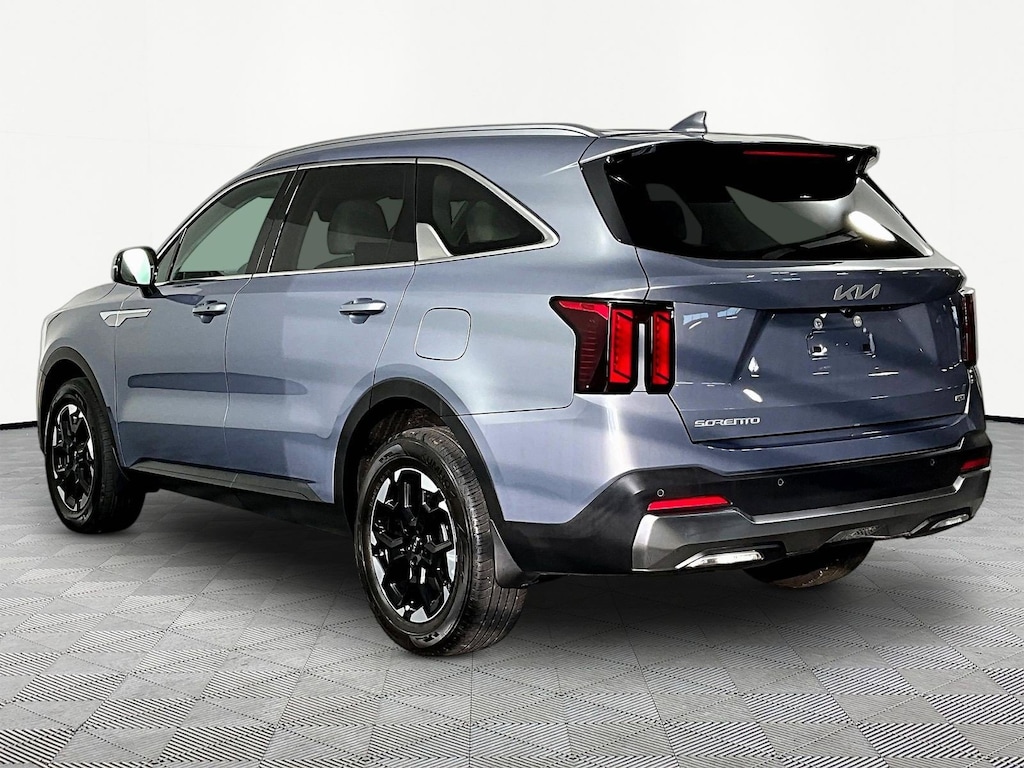 Used 2025 Kia Sorento S SUV