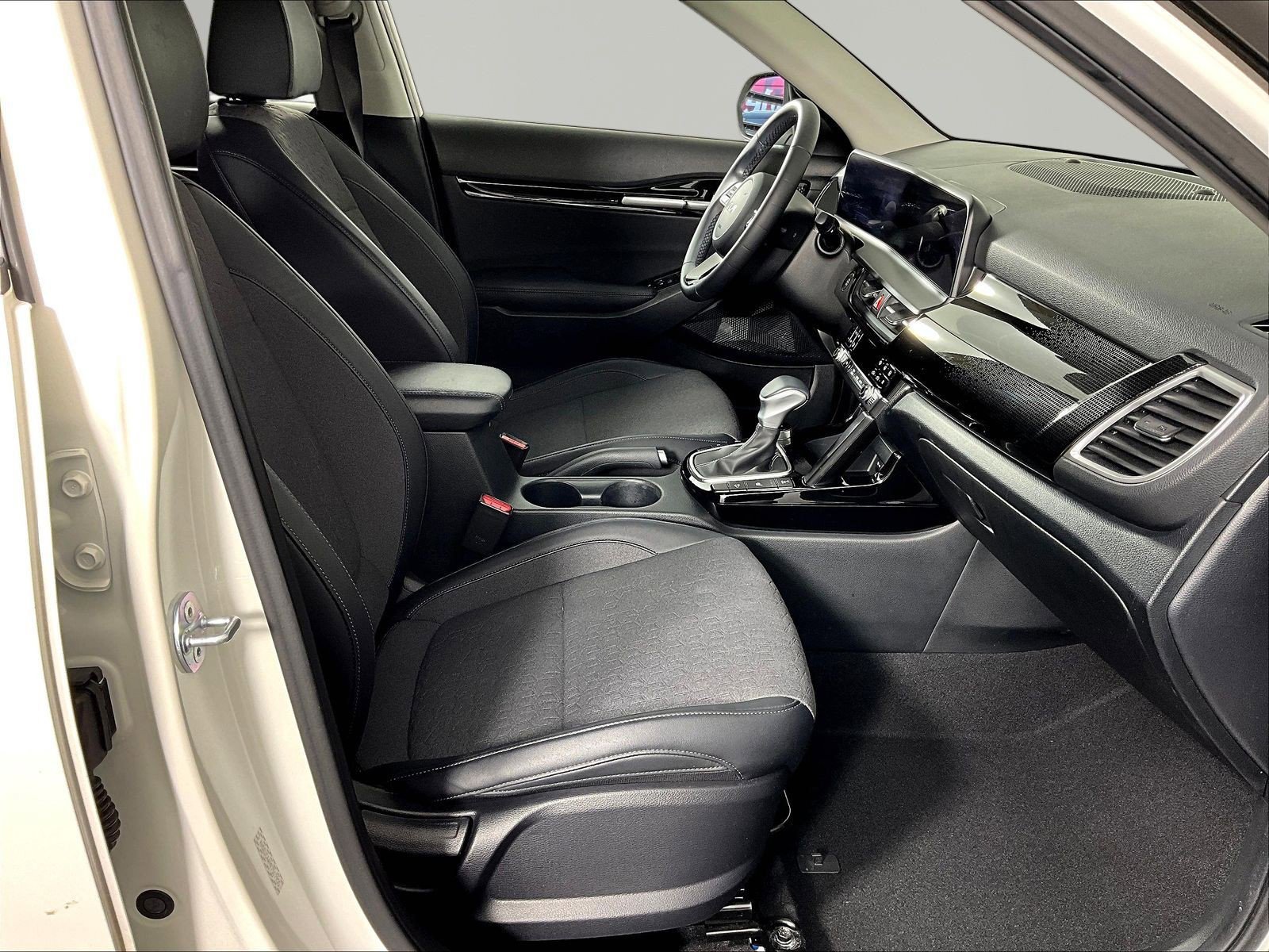 2024 Kia Seltos S - Photo 26