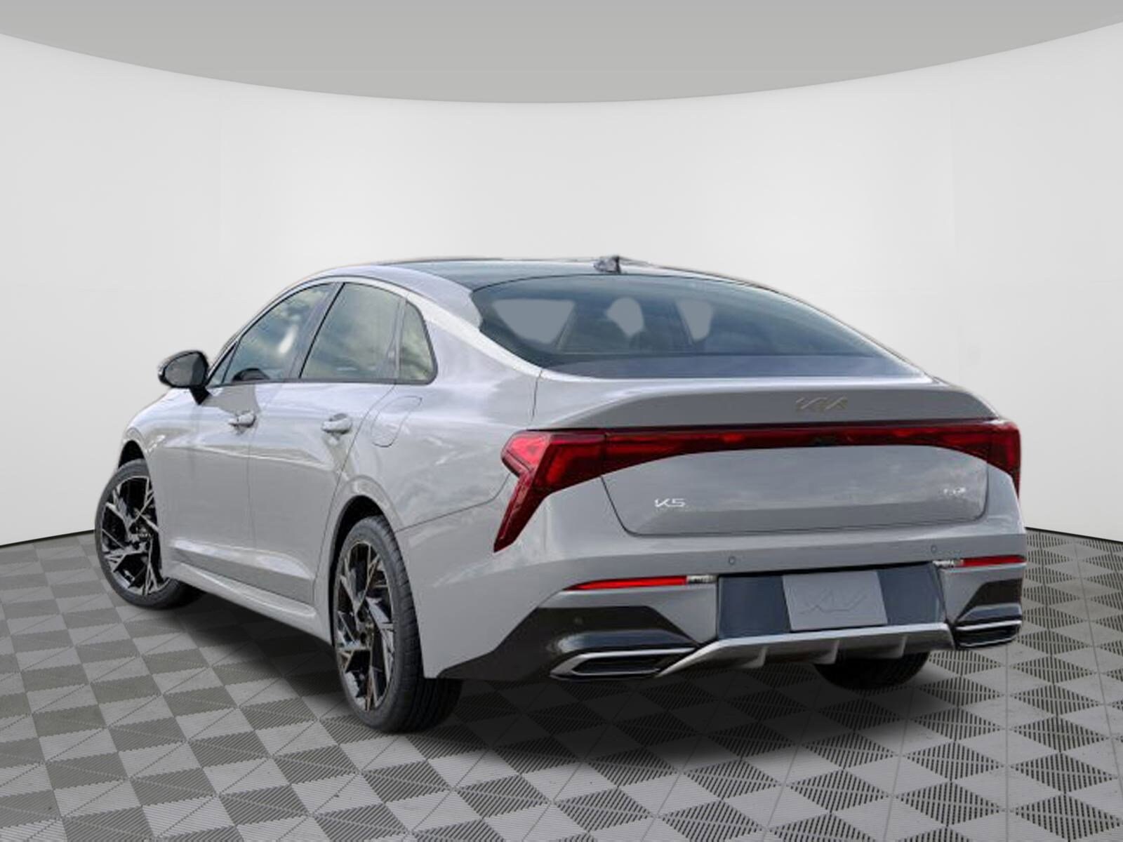 2025 Kia K5 GT-Line photo 4