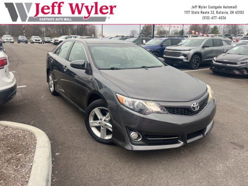 Used 2014 Toyota Camry SE Sedan