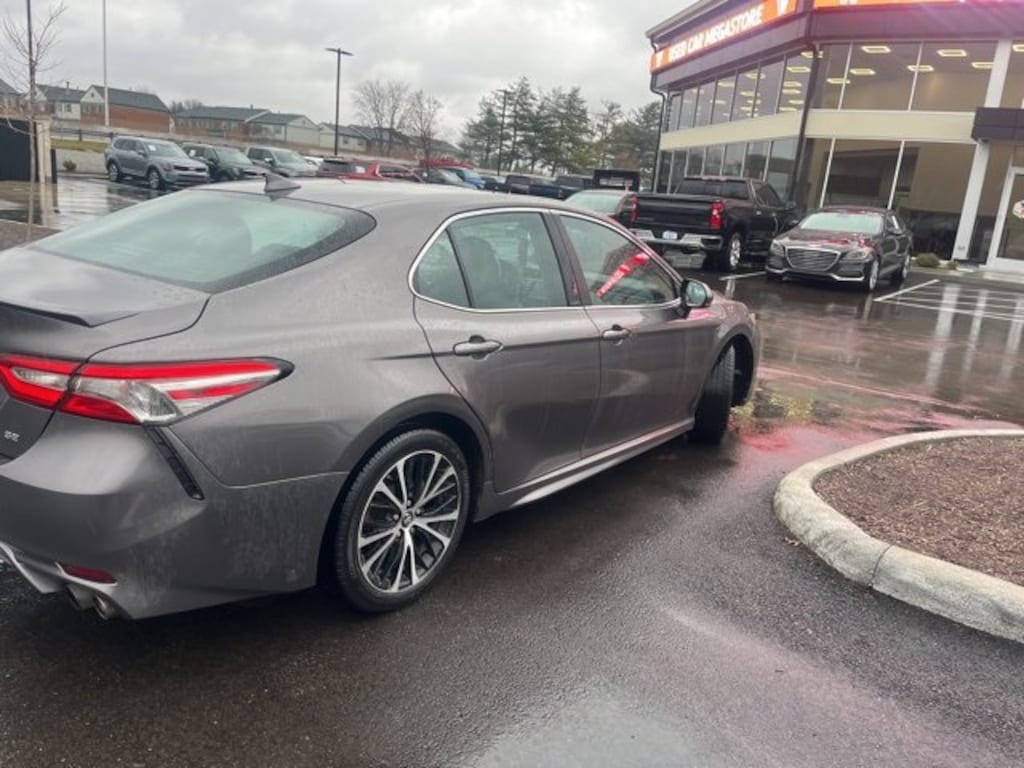 Used 2019 Toyota Camry SE Sedan