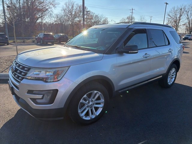 2016 Ford Explorer XLT photo 3