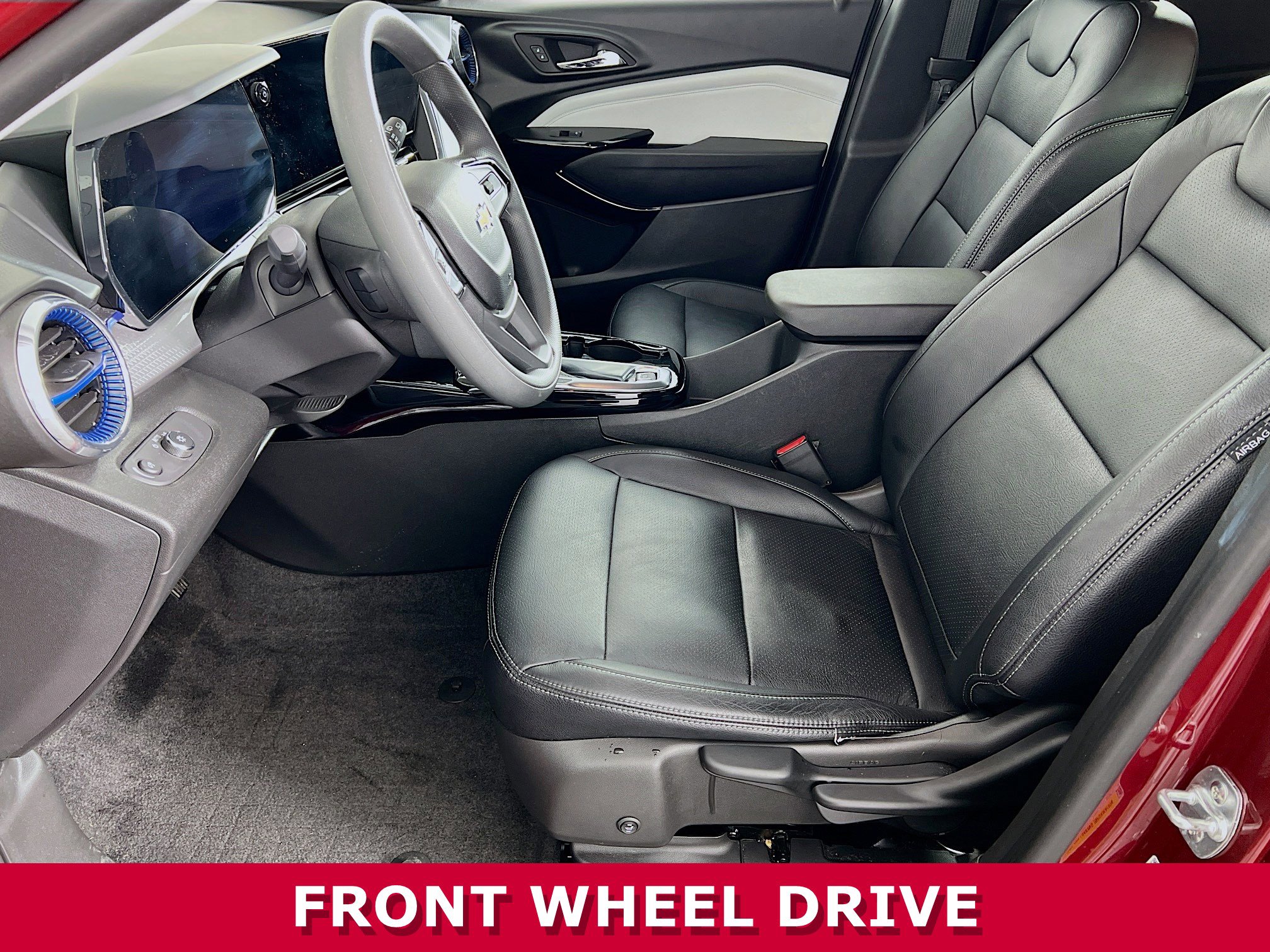 2025 Chevrolet Trax LT photo 2