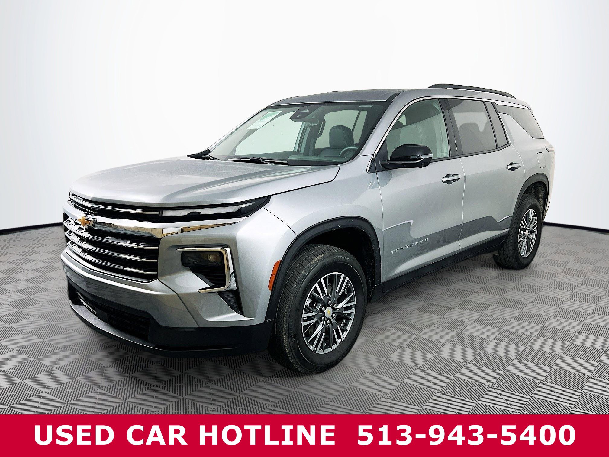 2024 Chevrolet Traverse photo 2