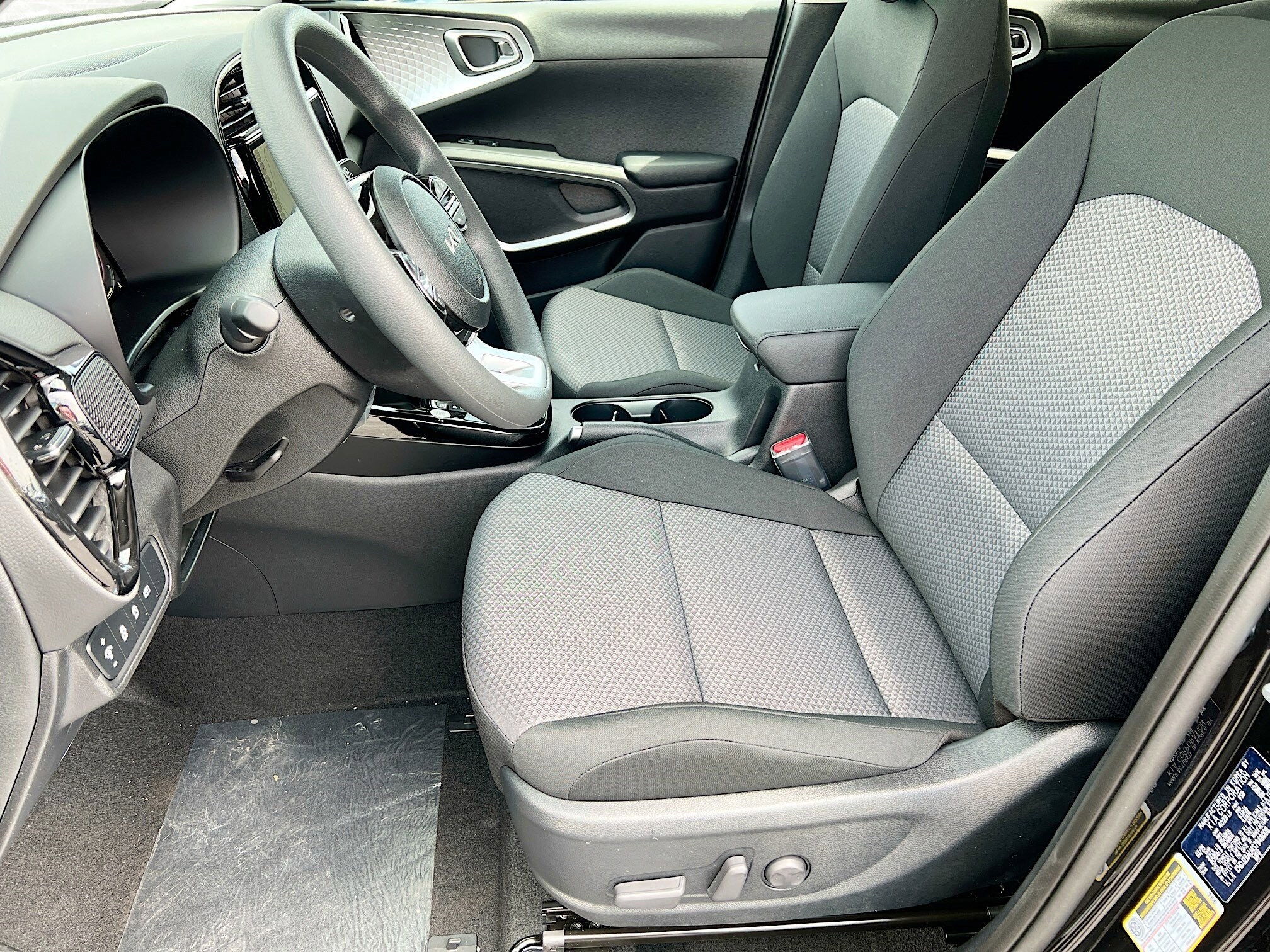 2025 Kia Soul S photo 3