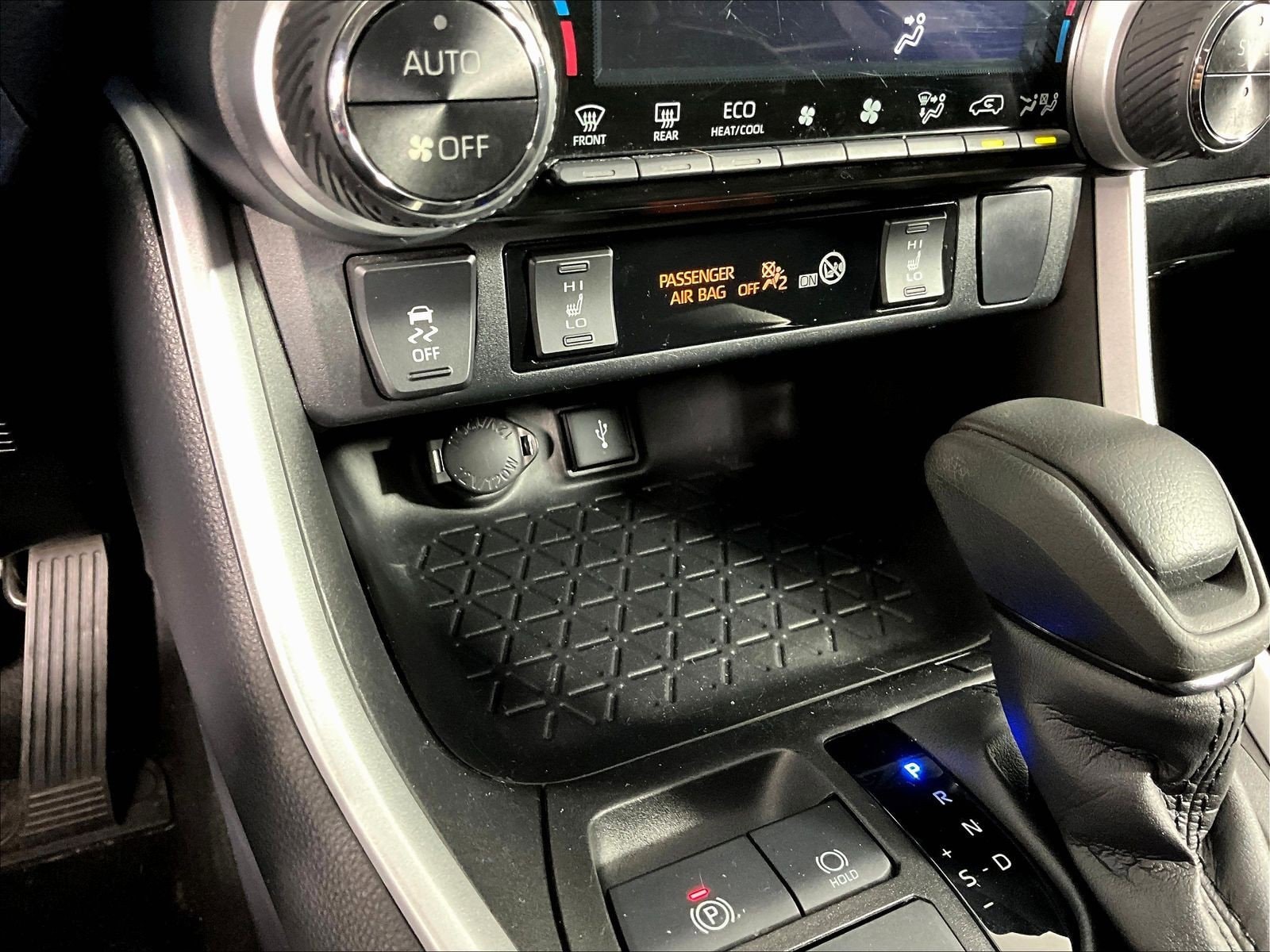 2022 Toyota RAV4 XLE - Photo 15