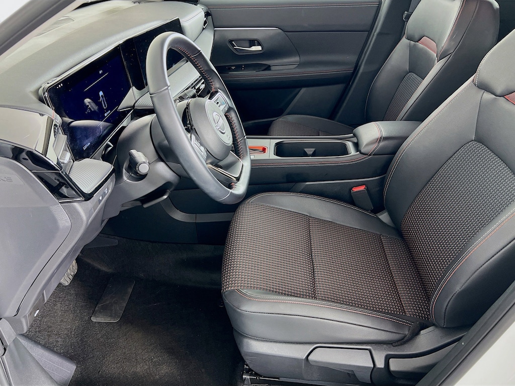 Used 2025 Nissan Kicks SR SUV