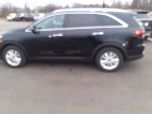 2020 Kia Sorento LX photo 2