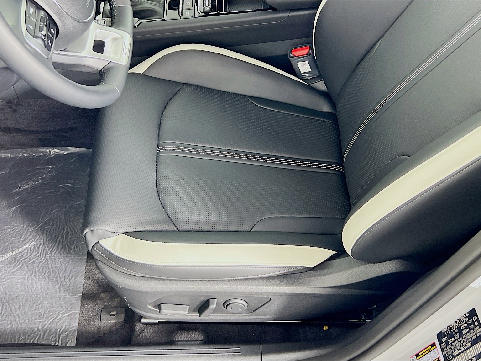 2025 Kia K5 GT-Line photo 4