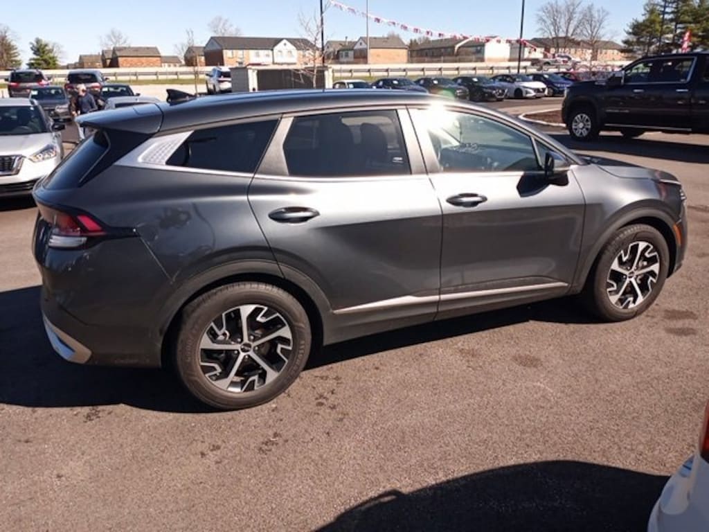 Used 2025 Kia Sportage EX SUV