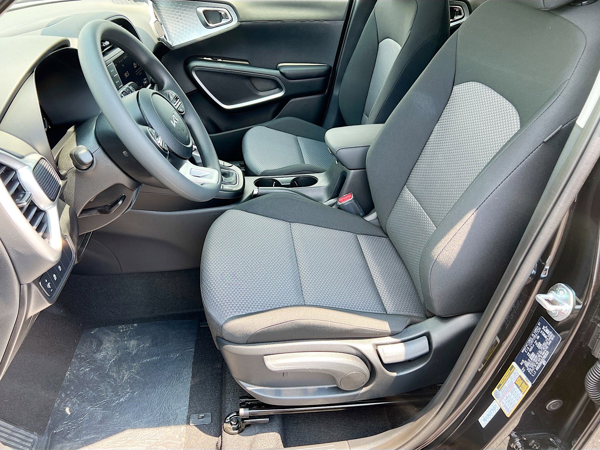 2025 Kia Soul LX photo 3