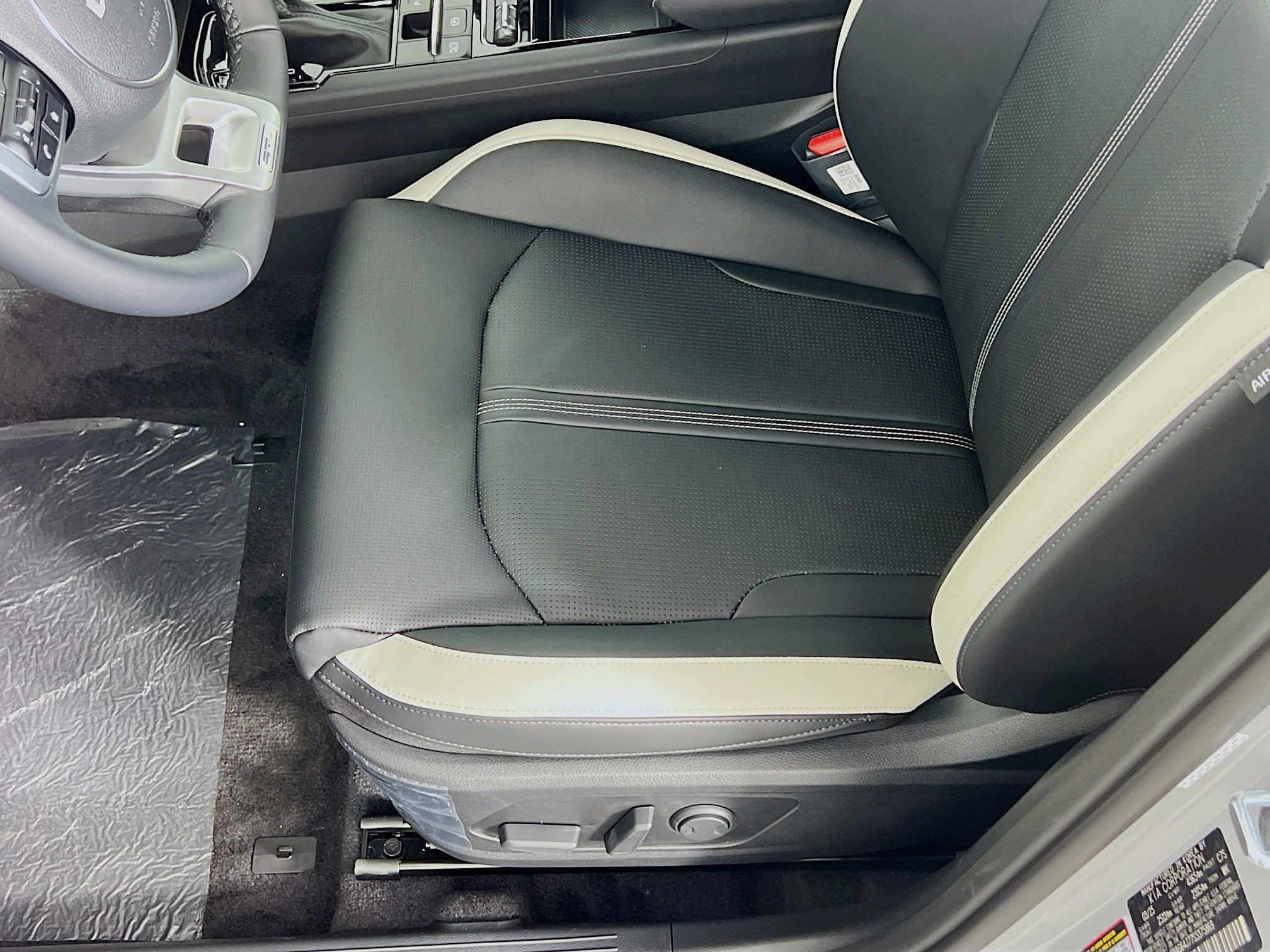 2025 Kia K5 GT-Line photo 4
