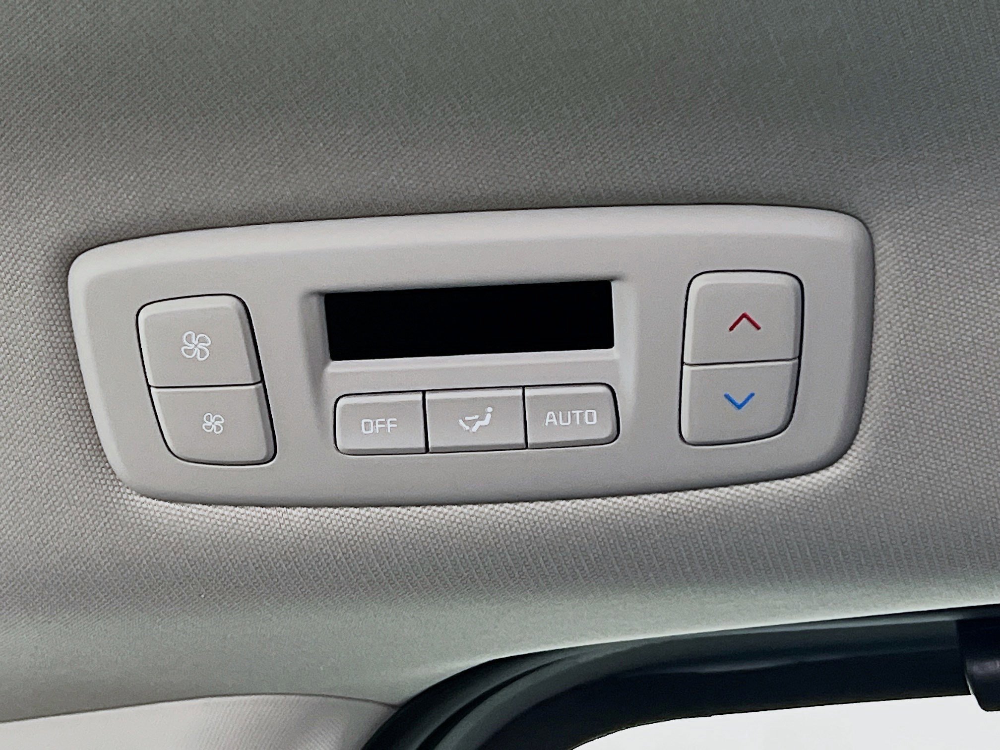 2025 Kia Carnival SX - Photo 28