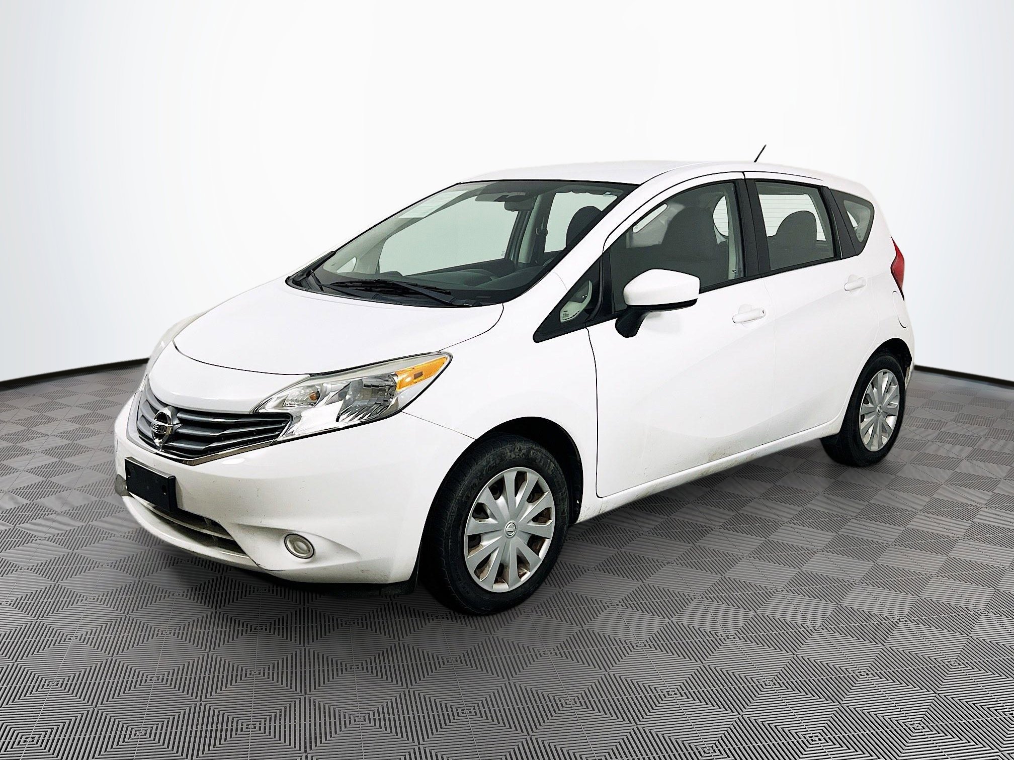 2015 Nissan Versa Note Plus photo 2