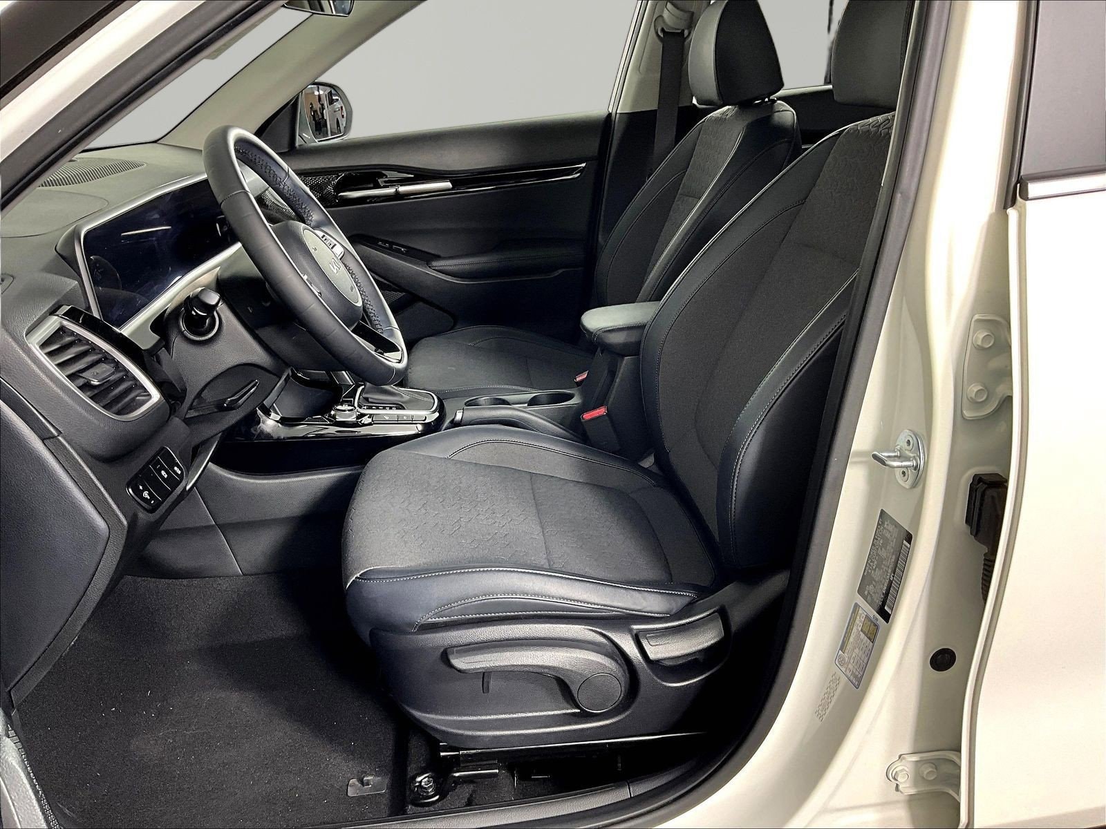 2024 Kia Seltos S - Photo 19