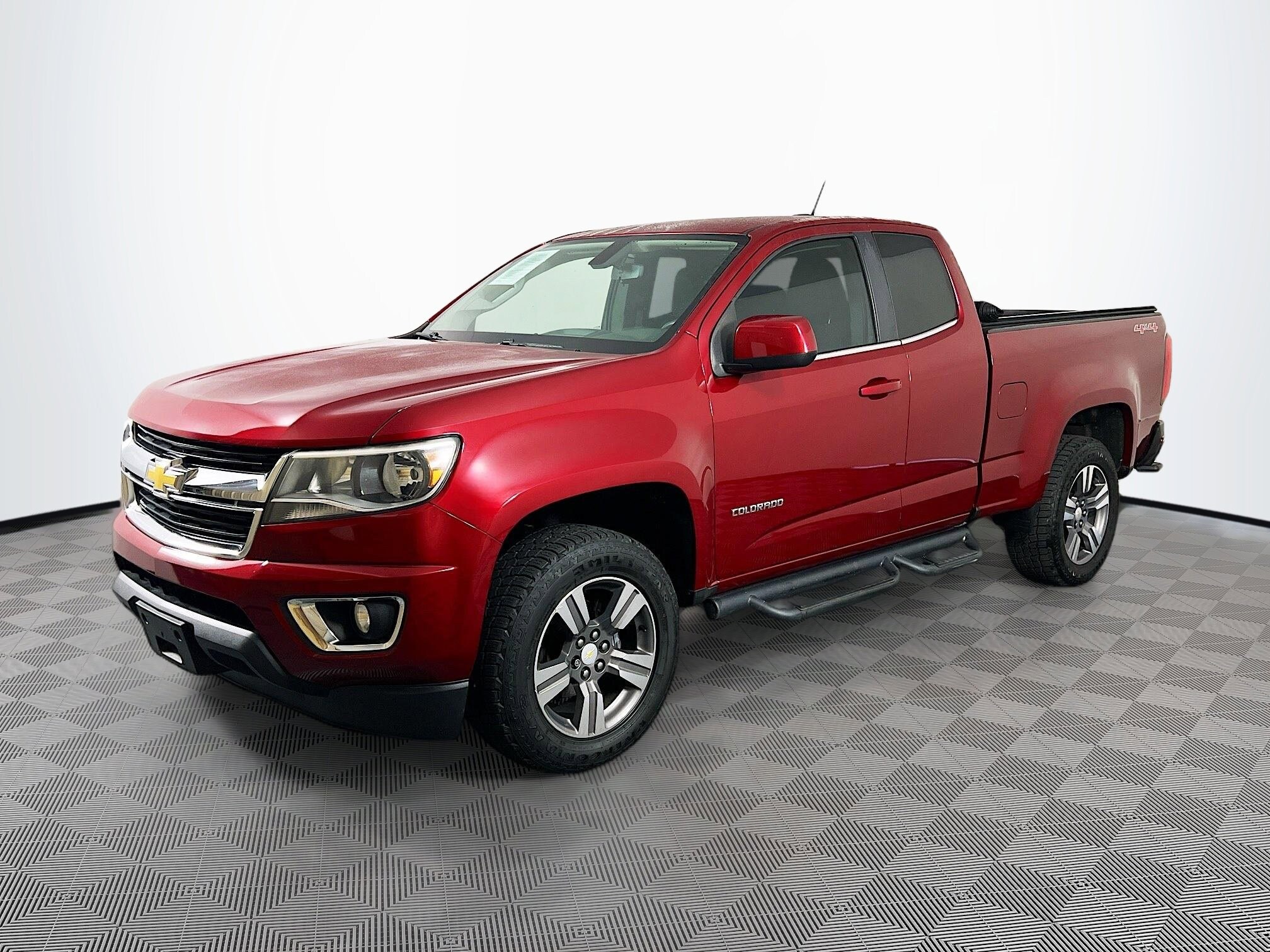 2018 Chevrolet Colorado LT photo 2