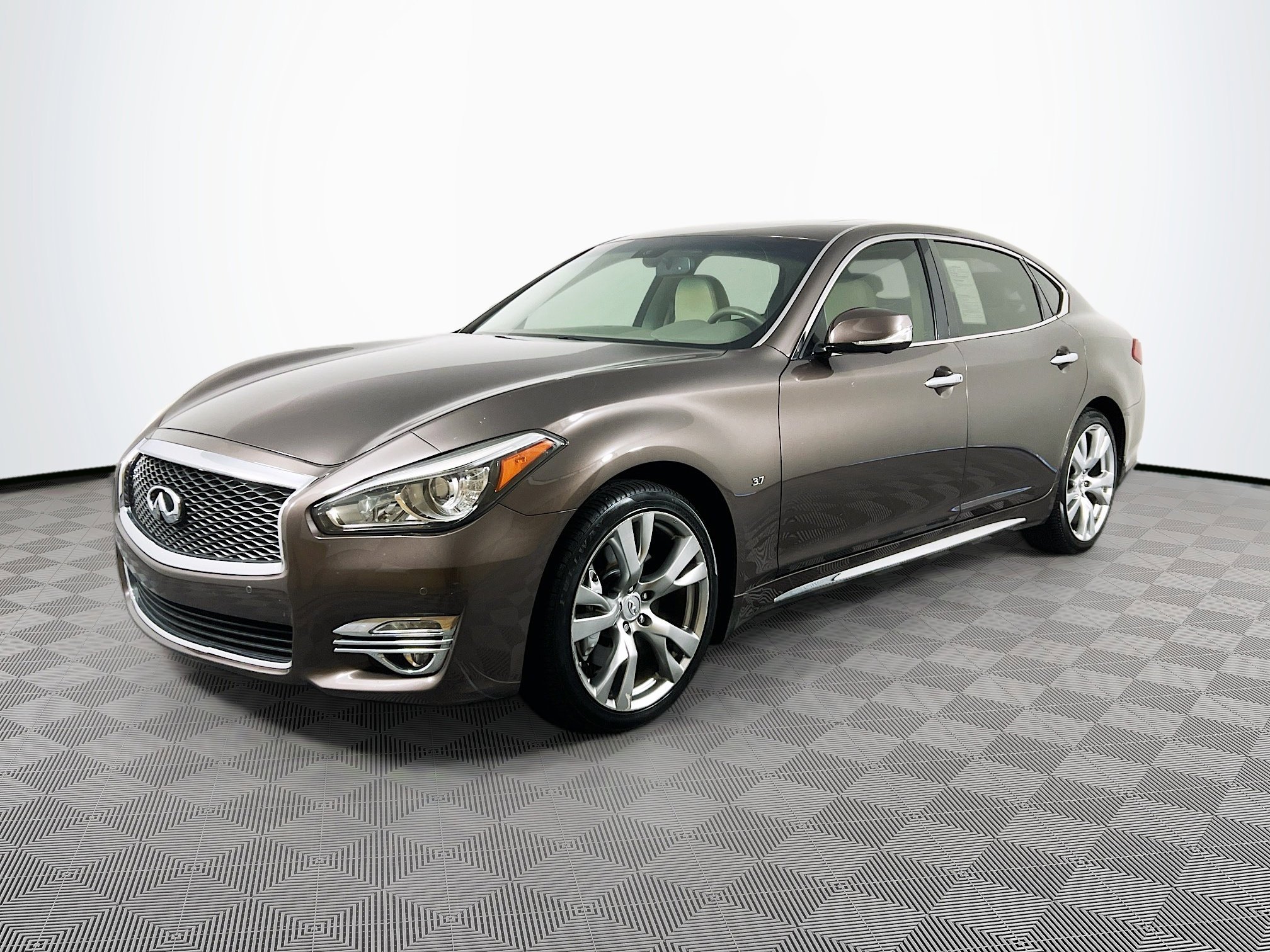 2016 Infiniti Q70L 3.7 photo 2