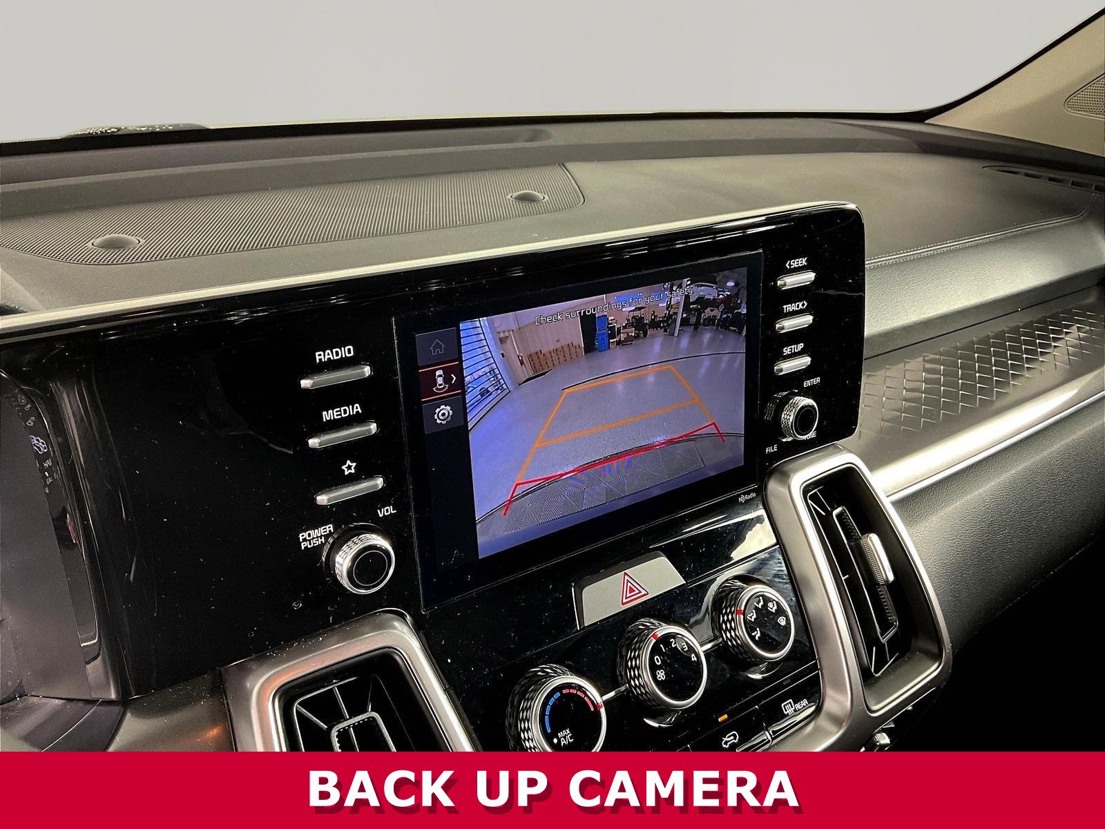 2023 Kia Sorento LX - Photo 12