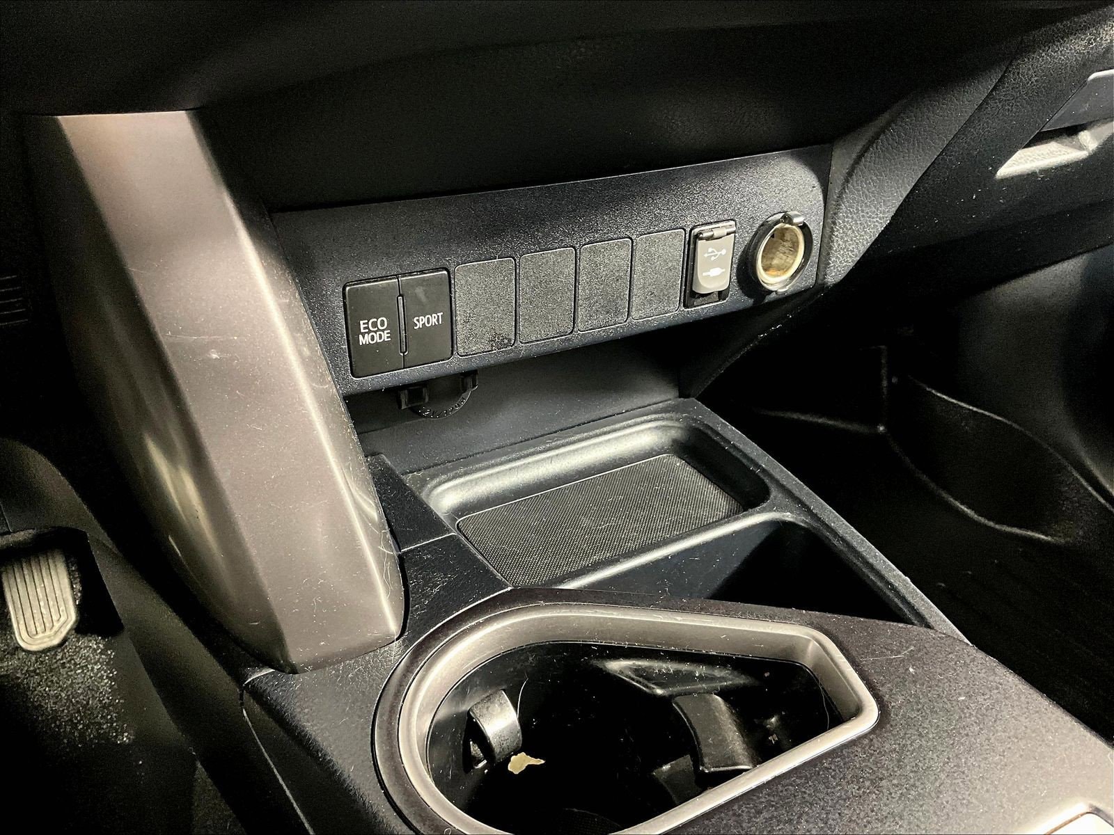 2017 Toyota RAV4 XLE - Photo 13