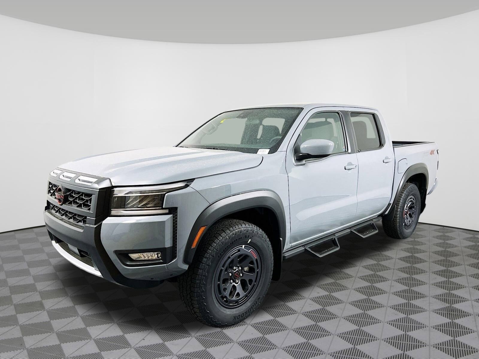 2025 Nissan Frontier PRO-4X photo 2