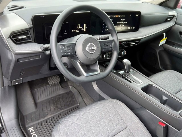 2025 Nissan Kicks SV photo 4