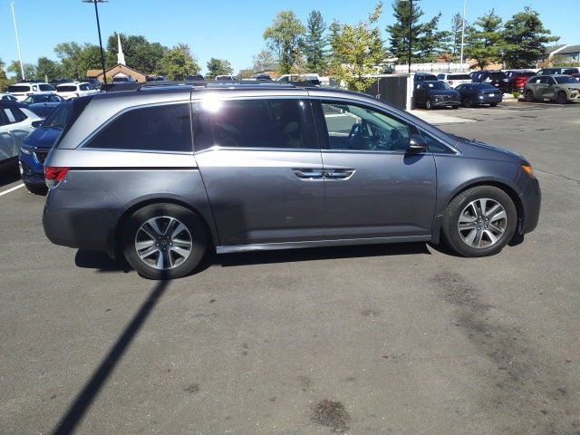 2015 Honda Odyssey Touring Elite photo 2