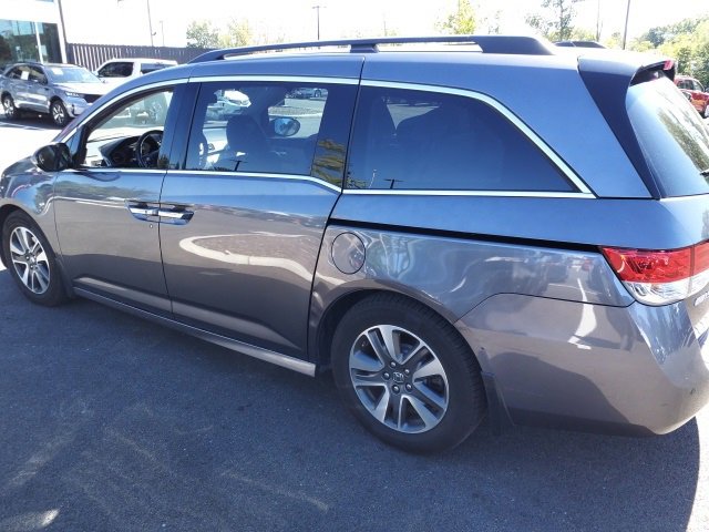 2015 Honda Odyssey Touring Elite photo 3