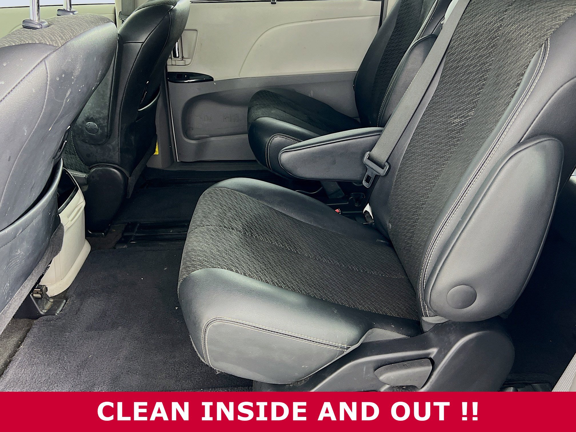 2014 Toyota Sienna SE photo 4