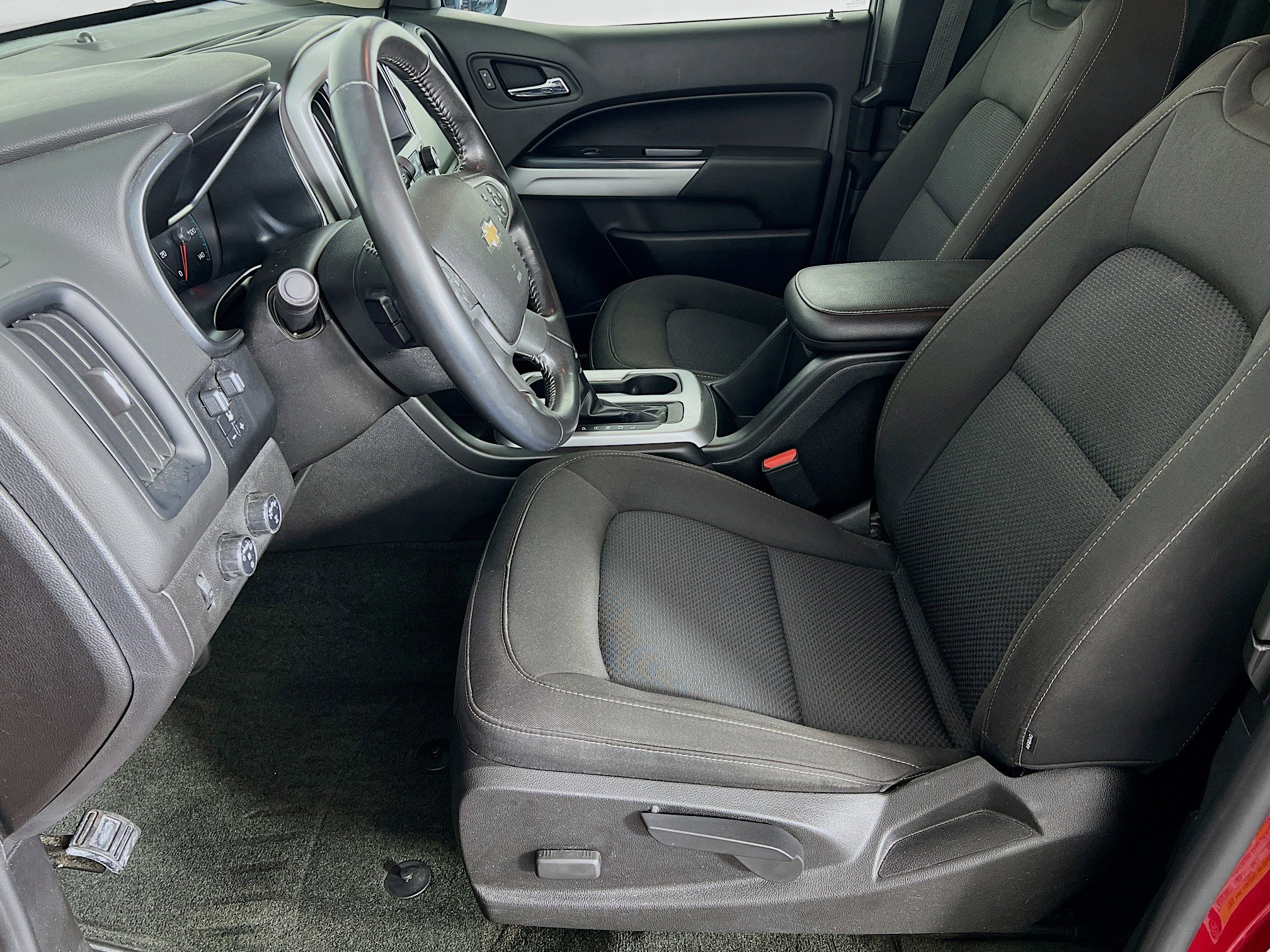 2018 Chevrolet Colorado LT photo 3