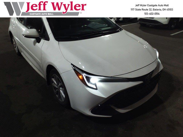 2024 Toyota Corolla Hatchback SE's photo