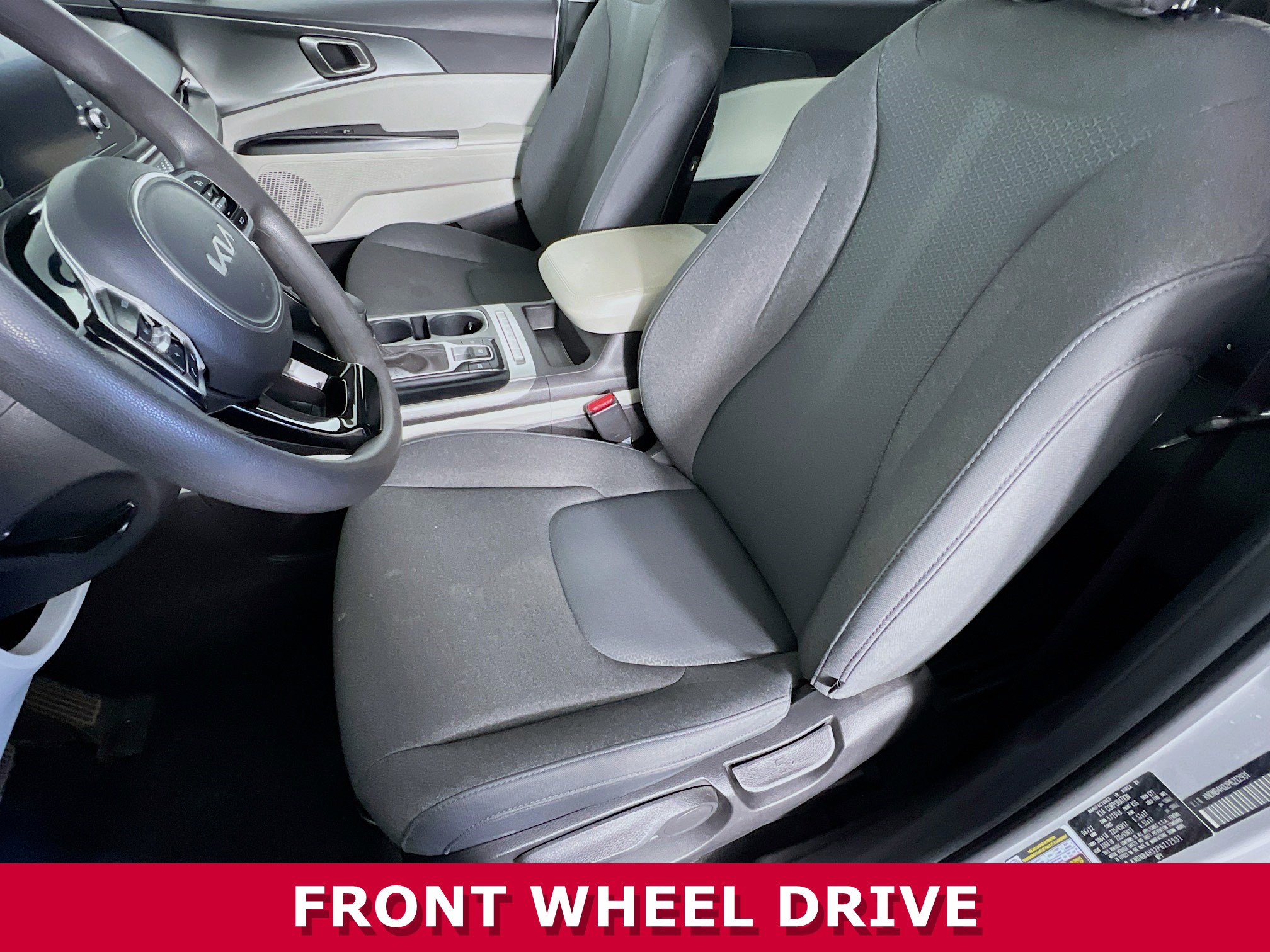 2023 Kia Carnival LX photo 3