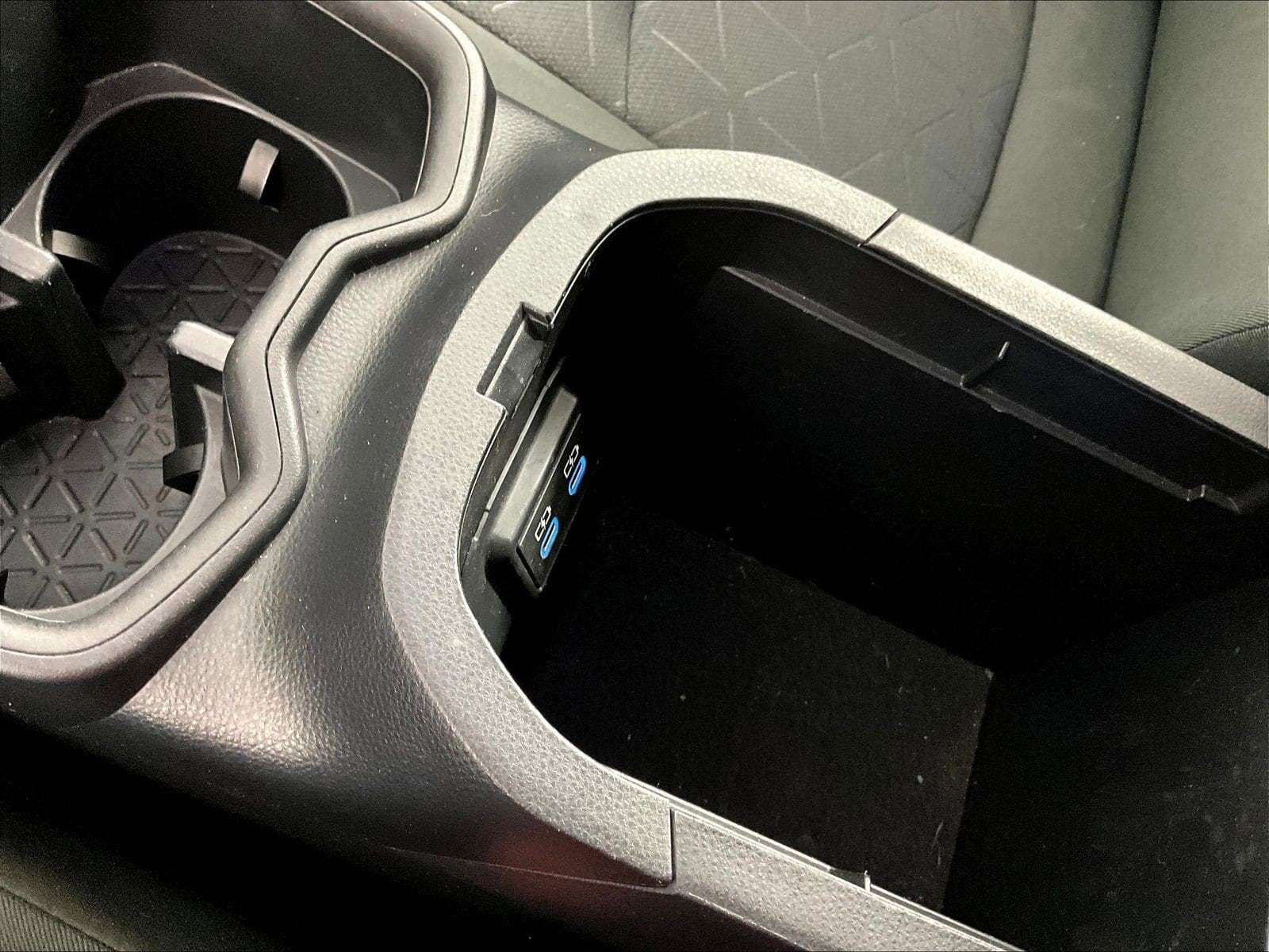 2022 Toyota RAV4 XLE - Photo 16