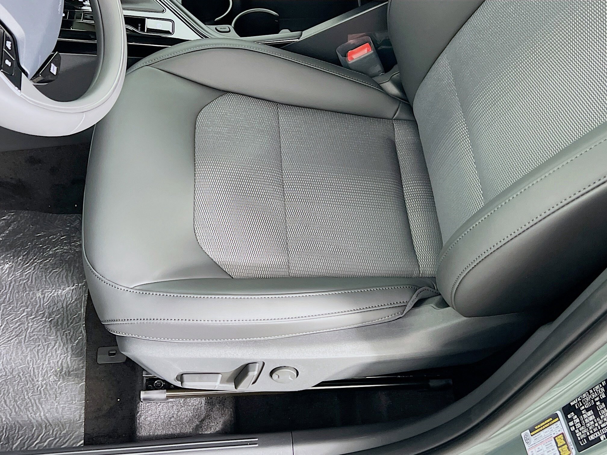 2025 Kia Niro EX photo 4
