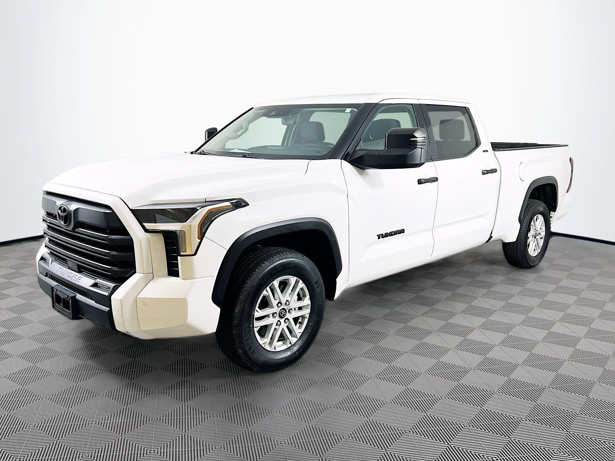 2022 Toyota Tundra SR5 CrewMax photo 2